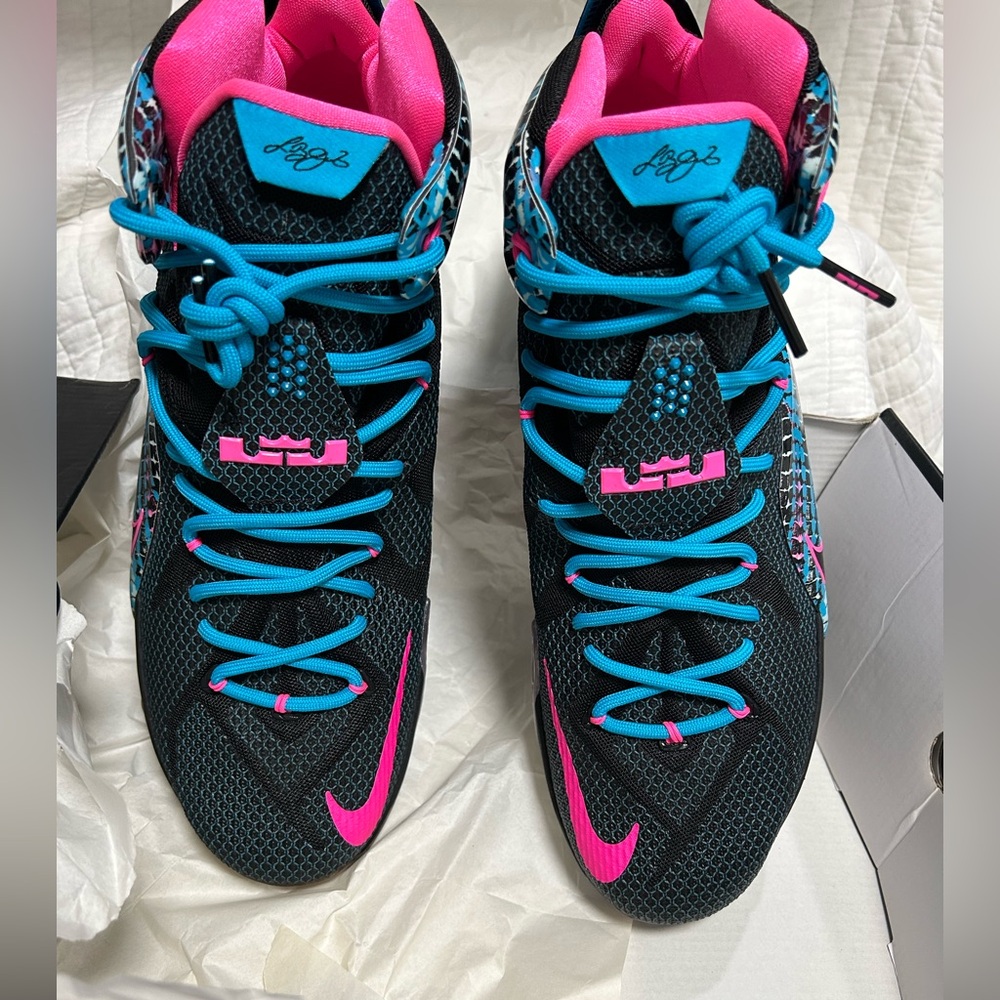 Nike - LEBRON XII - Black/Black-Pink Pow-BL Lagoon.